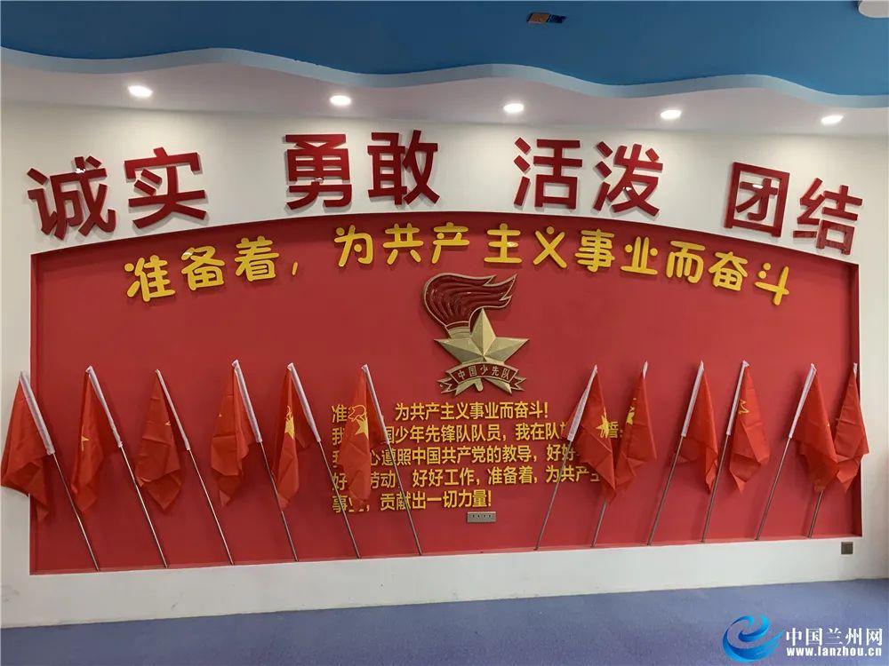 如果你能变成一个电影里的角色，过着他的生活，你会选择成为谁？为什么？